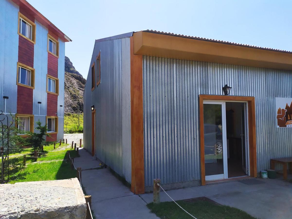 Alma Travelers Hostel El Chalten Bagian luar foto