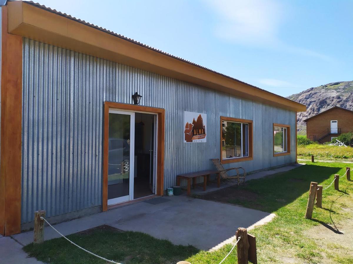 Alma Travelers Hostel El Chalten Bagian luar foto